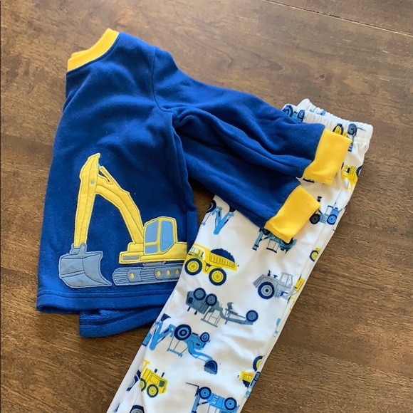 3 piece boys 2T pajama set - Picture 2 of 3